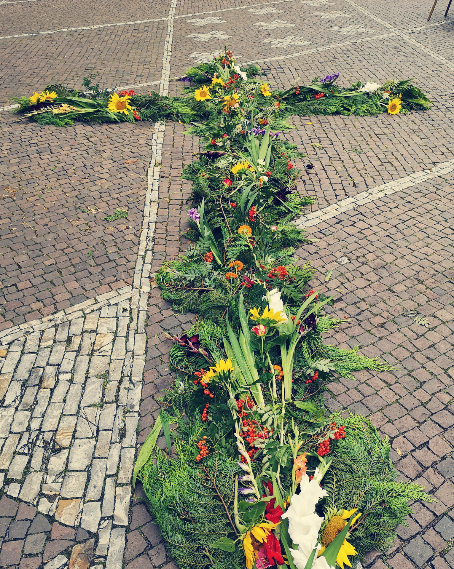 Bild des Hiroshima Blumenkreuzes