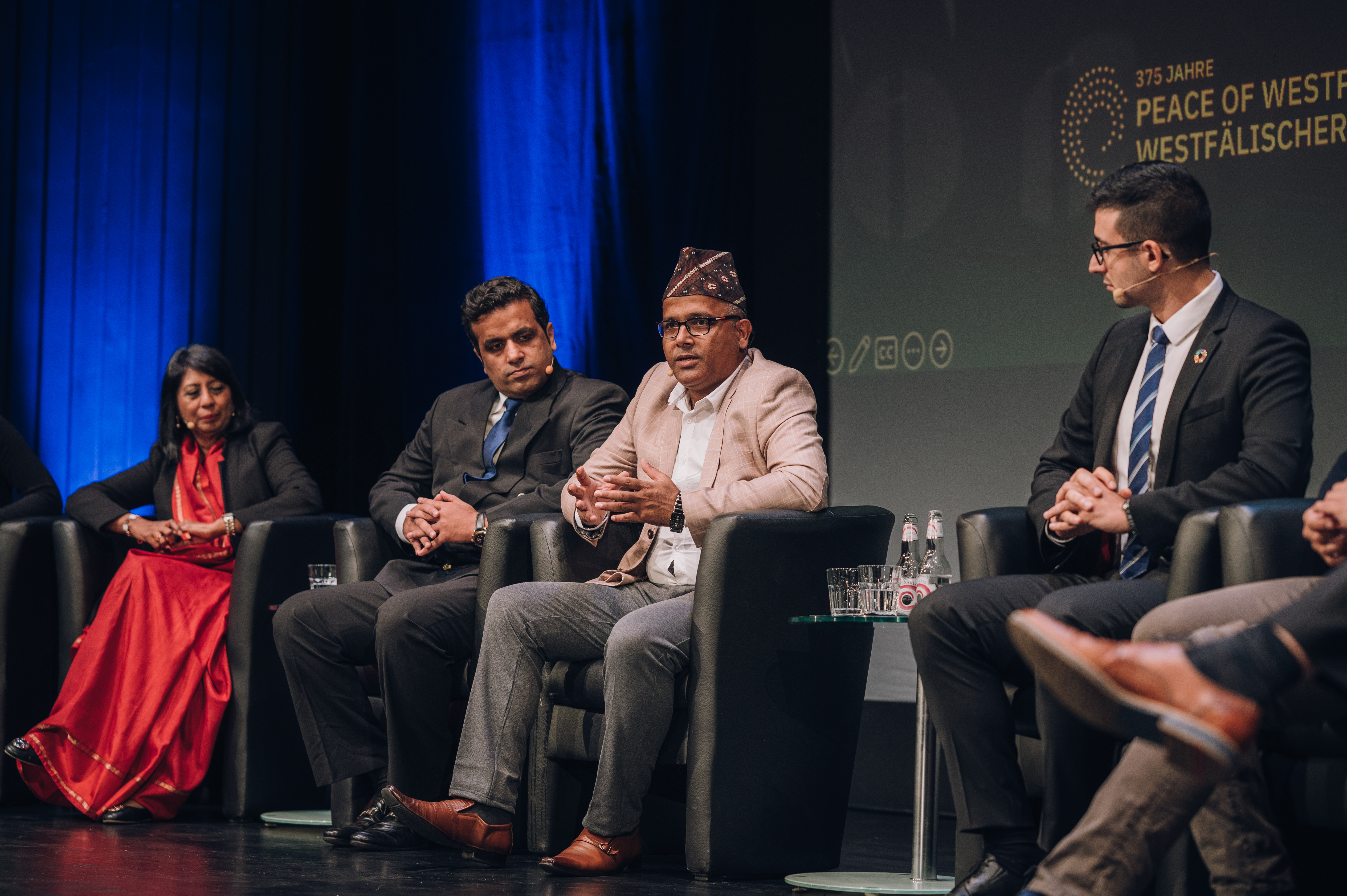 Peace Beyond Borders: Eine Debatte mit Studierenden im Theater Münster.