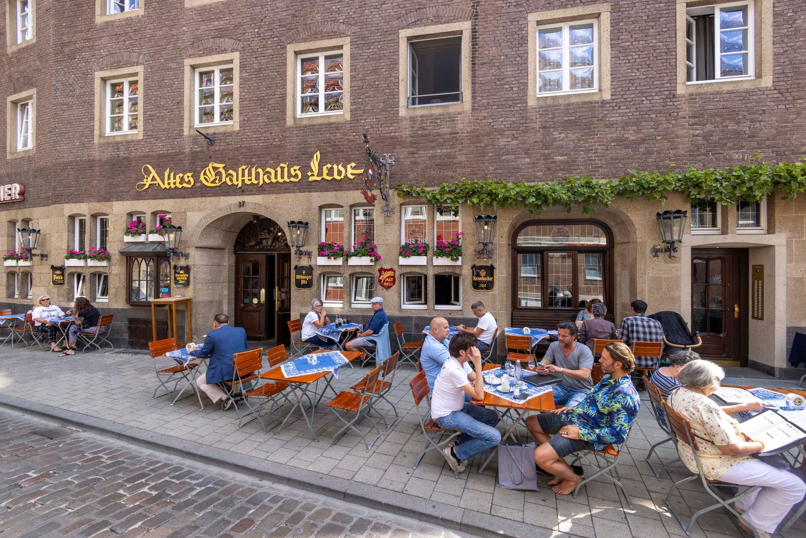 Das „Alte Gasthaus Leve“ besteht seit 1607 und ist Münsters älteste Gaststätte. Die liebevoll zusammengestellte historische Einrichtung lädt die Gäste zu einer Reise in die Geschichte des Hauses und der Stadt Münster ein.