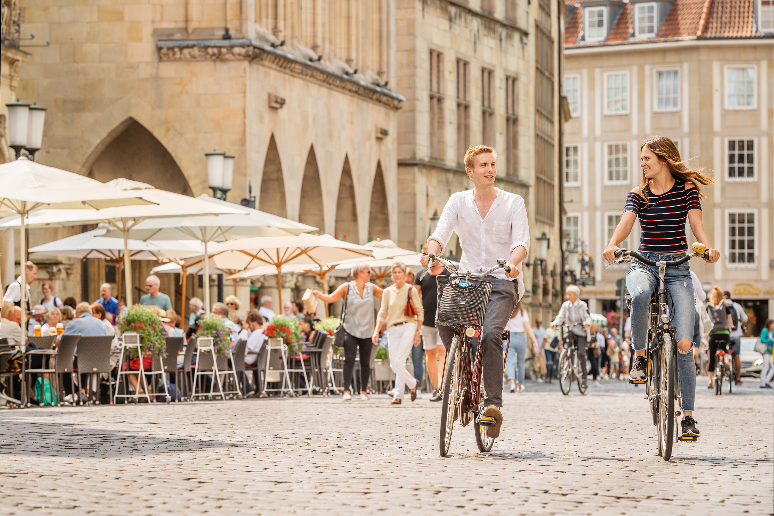 Zwei Radfahrer auf dem Prinzipalmarkt