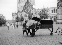 Klavierspieler auf dem Domplatz Foto