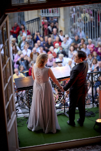 Sänger auf dem Balkon des Erbdrostenhofes