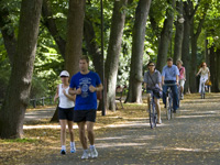 Runners on the promenade