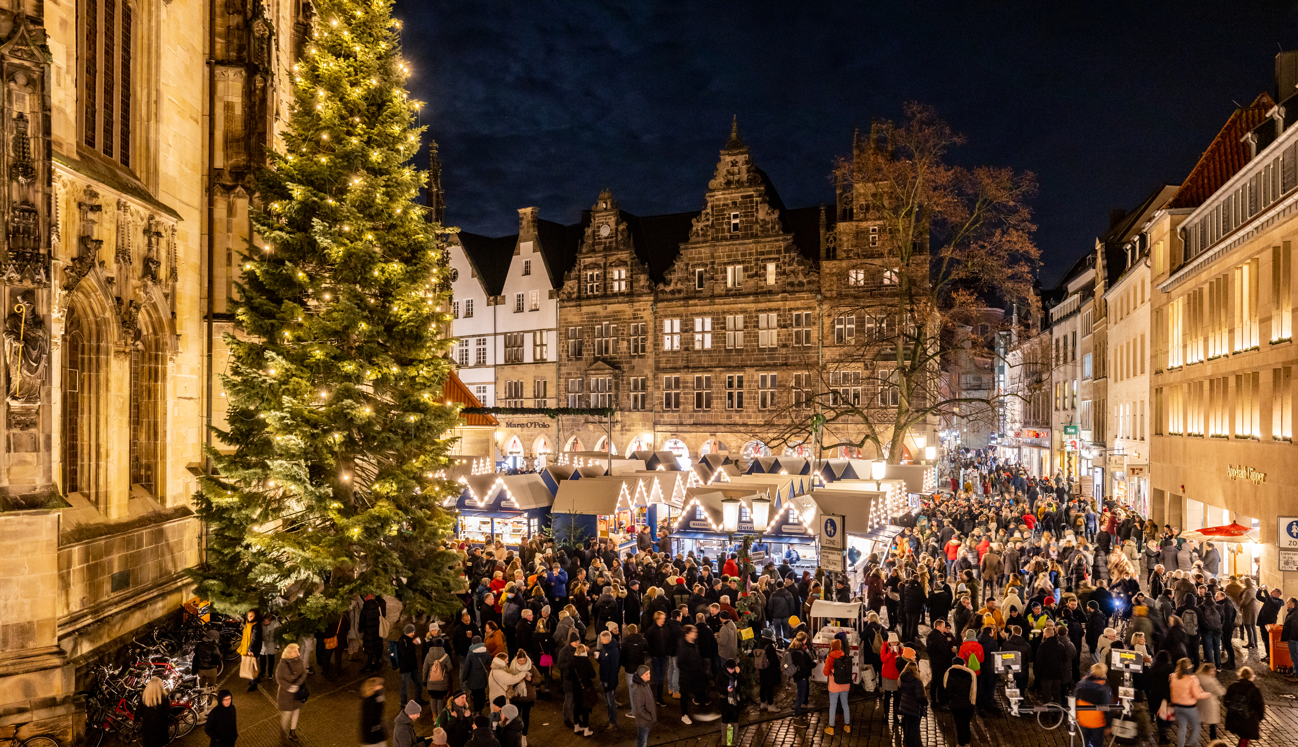 Der Weihnachtsmarkt an der Lamberti-Kirche in Münster.