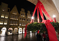 Adventskranz unter einem Bogen am Prinzipalmarkt