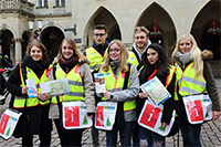 "Weihnachtslotsen" helfen auswärtigen Besuchern an den Adventssamstagen bei der Orientierung in Münster. Foto
