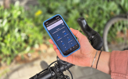 Iphone mit App, Fahrrad mit Lenker