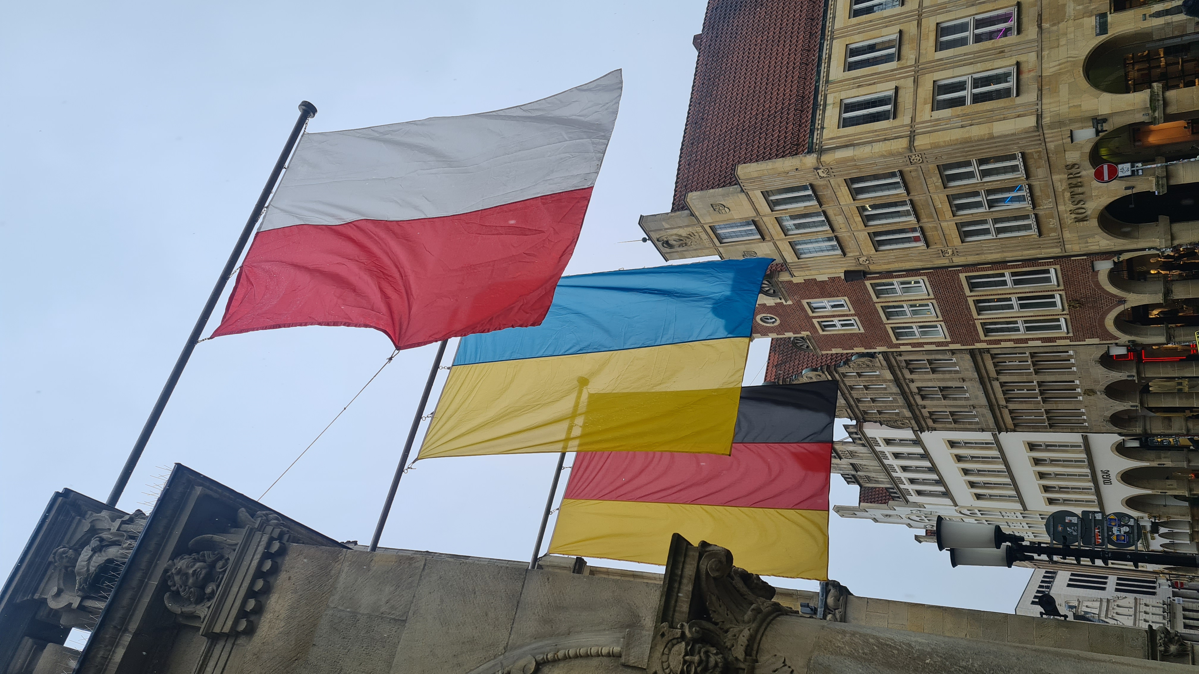 Flaggen am Stadtweinhaus 