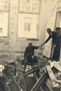 Zwangsarbeit im Südviertel nach einem Angriff 1943 - lebensgefährlich Zwangsarbeiter im zerstörten Südviertel 1943