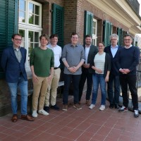 Gruppenfoto auf dem Balkon der Villa ten Hompel