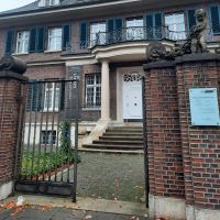 geöffnetes Tor der Villa ten Hompel