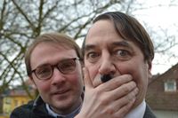 Stefan Querl und der Schauspieler und Historiker Andreas Breiing in Verkleidung