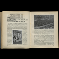 Aufgeschlagene Seite im Olympia-Sammelalbum mit zwei eingeklebten Sammelbildern. Titel der Seite ist '6 Goldmedaillen im Turnen'.