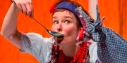 Szene aus dem Stück "Steinsuppe" vom Theater Tritrop