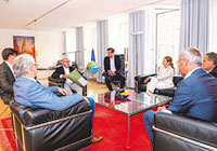 Der Krisenstab Wirtschaft im Gespräch | Foto: Amt für Kommunikation Foto