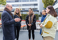 Oberbürgermeister Markus Lewe im Gespräch mit Teilnehmerinnen des "CorrensLab"