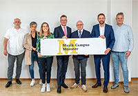 Die Beteiligten der Pressekonferenz auf dem Gruppenfoto