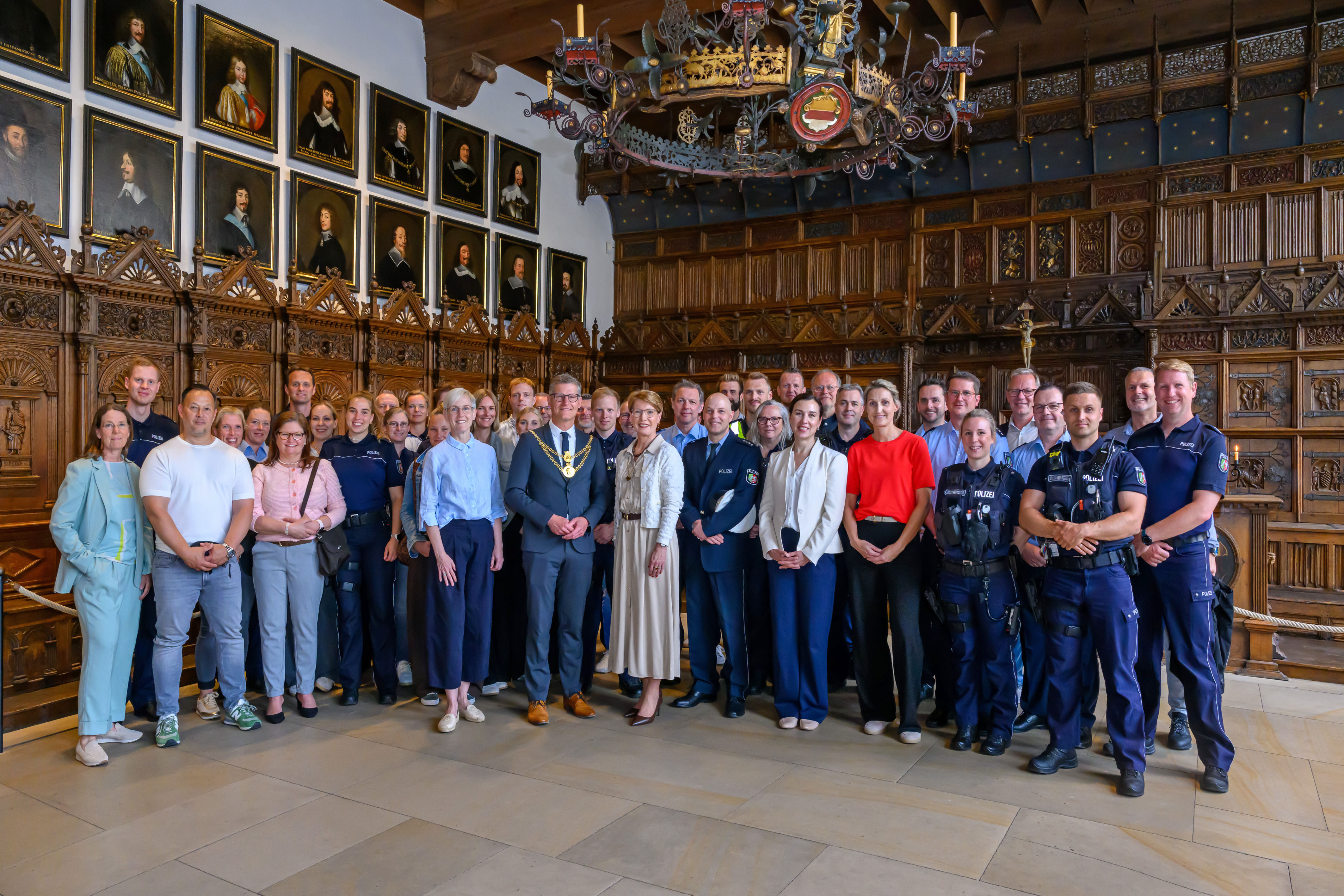 Gruppenbild im Friedenssaal