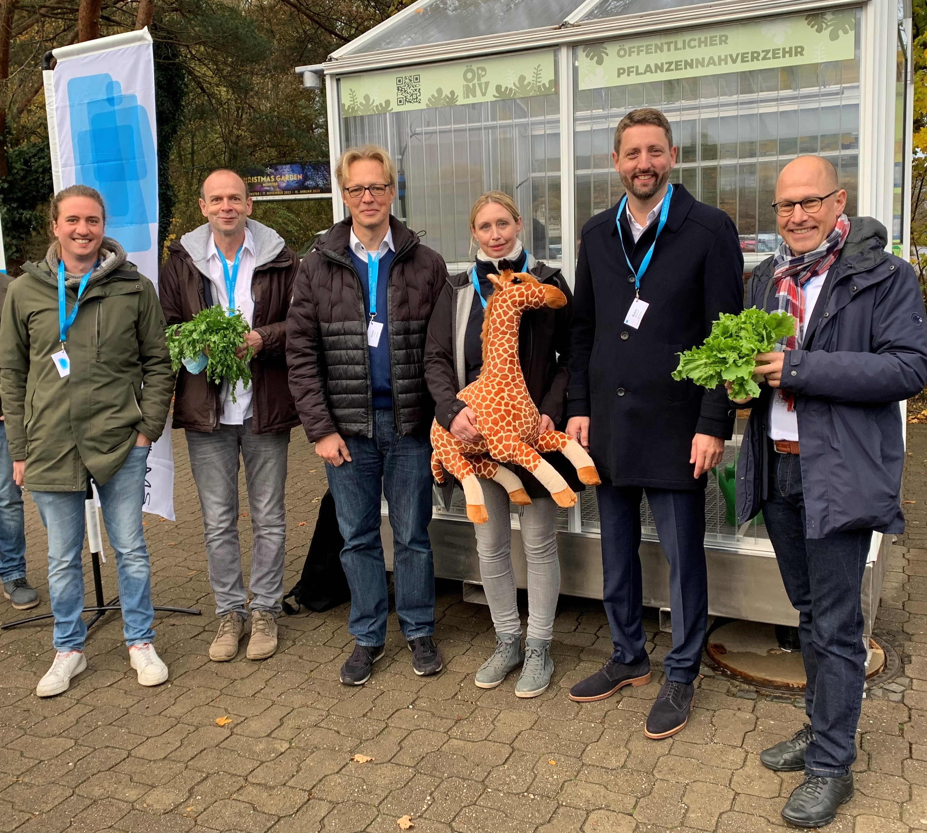 (v. l.) Yannick Niehues, Prof. Dr. Dirk Prüfer (beide Universität Münster), Dieter Dirkes (codecentric), Dr. Simone Schehka (Allwetterzoo Münster), Robin Denstorff (Stadtbaurat) und Dr. André Wolf (Smart City Münster)