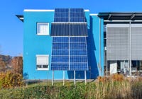 Haus mit Photovoltaik- und Solarthermieanlage Neubau mit Photovoltaik- und Solarthermieanlage