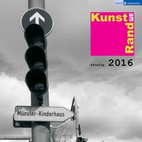 Katalog 2016 Katalog 2016: Schwarz-weiß-Foto Ampel und Wegweiser 'Kinderhaus', dazu das Signet 'Kunst am Rand'