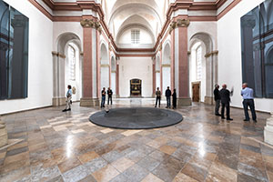 Gerhard Richter: „Zwei Graue Doppelspiegel für ein Pendel“ Gerhard Richter: „Zwei Graue Doppelspiegel für ein Pendel“