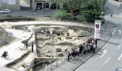 Foto: F�hrung durch die Grabungen