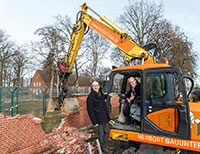 Oberbürgermeister Markus Lewe beim "Baggerbiss" an der York-Kaserne | Foto: Presseamt Münster Foto