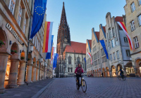 Fahrradfahrerin auf dem Prinzipalmarkt Foto