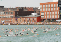 Schwimmer beim Triathlon Foto