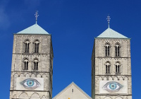 Zwei Augen an den Domtürmen Foto